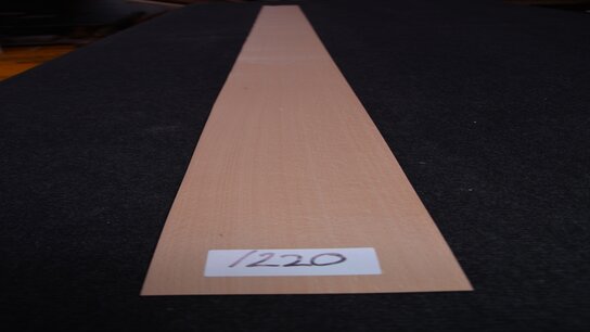 Buchenholz Furnier 235 x 11-13cm | 0.6mm | 0,282m² Buchenholz Furnier 235 x 11-13cm | 0.6mm | 0,282m²