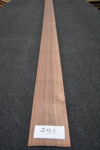 Amerikanischer Nussbaum Furnier 235 x 9-10 cm | 0.6mm | 0,223m² Amerikanischer Nussbaum Furnier 235 x 9-10 cm | 0.6mm | 0,223m²